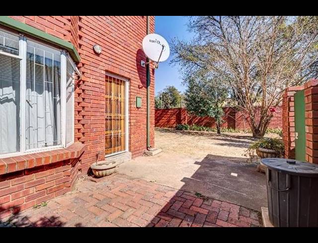 2 BEDROOM TOWNHOUSE FOR SALE IN EDLEEN